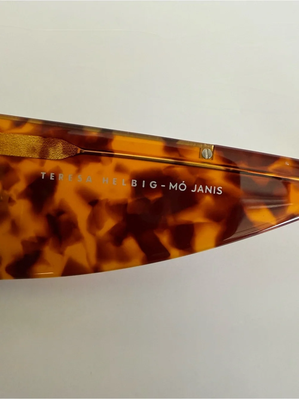 NEW!!! MO women oversized sunglasses European brand Retail 275$